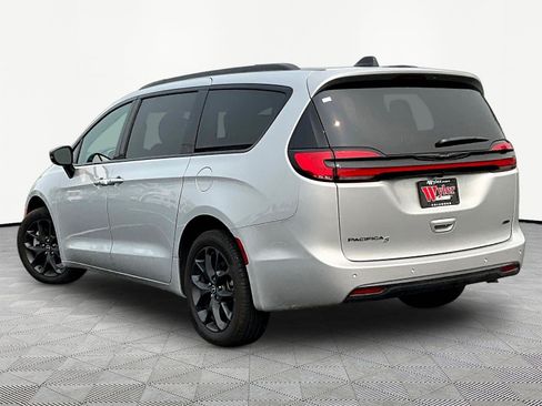 Used 2026 Chrysler Pacifica Select w/ S Appearance Package AWD/4WD image 4