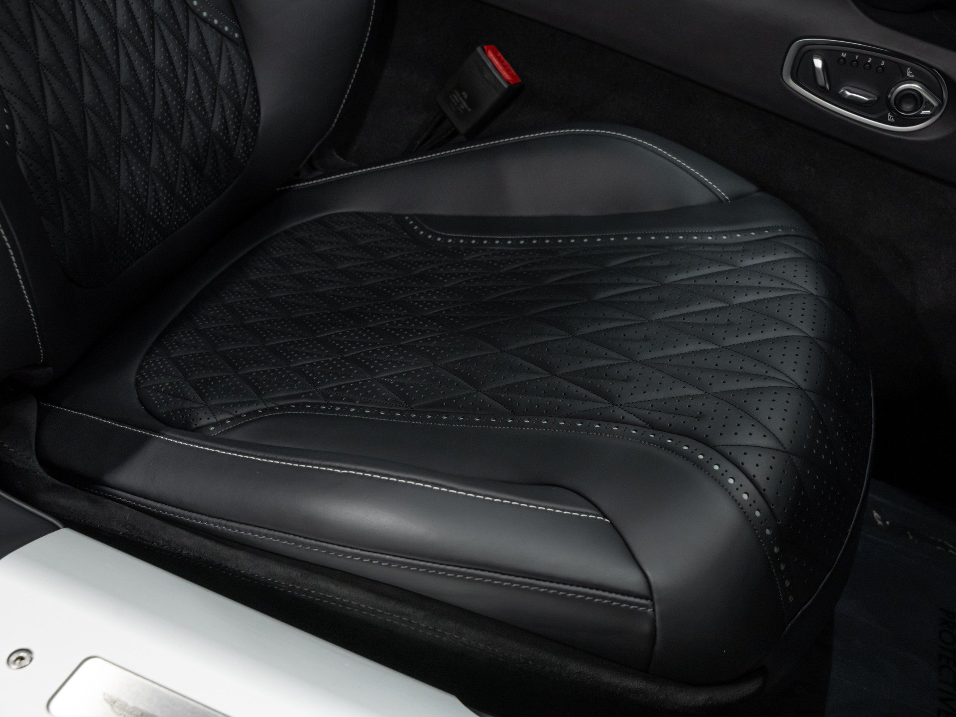 Used 2024 Aston Martin DB12 Coupe RWD image 68