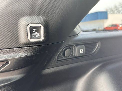 Used 2025 Jeep Grand Cherokee Altitude AWD/4WD image 22