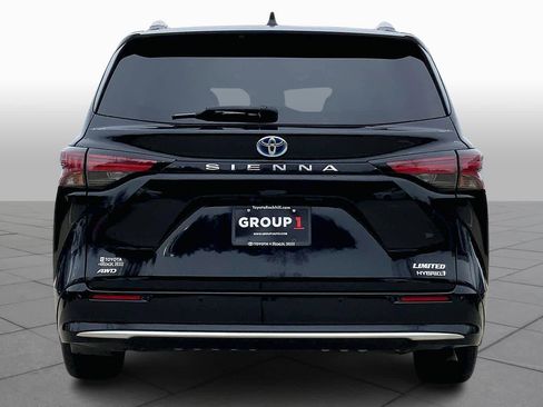 Used 2021 Toyota Sienna Limited image 5
