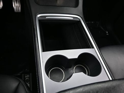 Used 2021 Tesla Model Y Long Range image 24