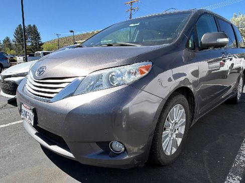 Used 2014 Toyota Sienna Limited w/ Limited Premium Package image 4