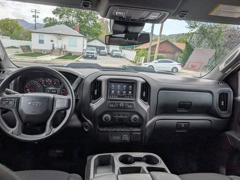 Used 2022 Chevrolet Silverado 1500 Custom Trail Boss AWD/4WD image 7