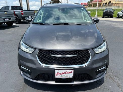 Used 2021 Chrysler Pacifica Touring-L w/ Premium & Safety Sphere Group FWD image 2