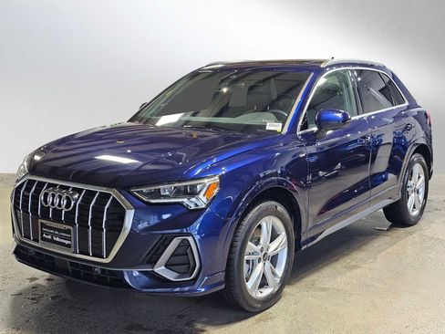 Used 2023 Audi Q3 2.0T Premium w/ 19" Wheel Package image 3