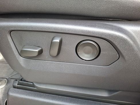 Used 2024 Chevrolet Silverado 2500 ZR2 w/ Technology Package image 11