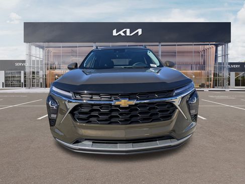 Used 2024 Chevrolet Trax LT w/ Driver Confidence Package image 7