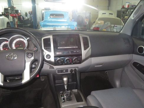 Used 2014 Toyota Tacoma 4x4 Double Cab w/ TRD Sport Package image 34