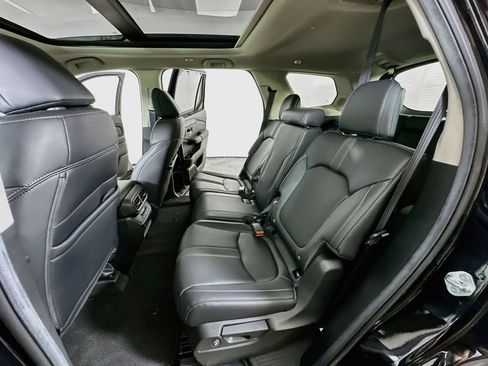 Used 2025 Honda Pilot Touring image 15