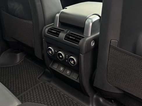 Used 2023 Land Rover Defender 110 image 40