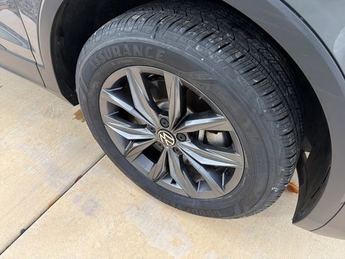 Used 2022 Volkswagen Tiguan SE image 11