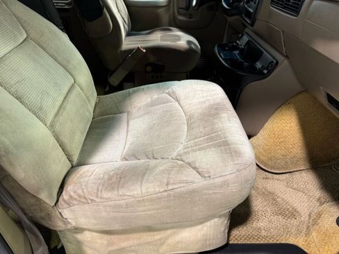 Used 2002 Chevrolet Express 1500 Base w/ LS Preferred Equipment Group image 18