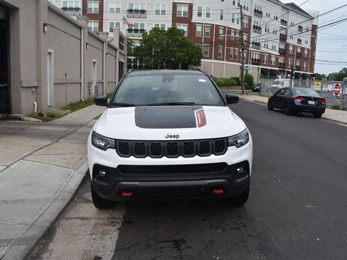 Used 2025 Jeep Compass Trailhawk AWD/4WD image 3