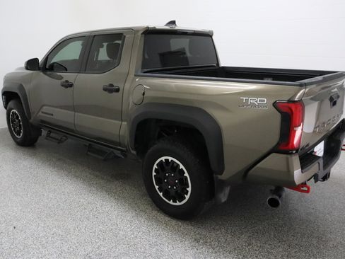 Certified 2024 Toyota Tacoma TRD Off-Road AWD/4WD image 9