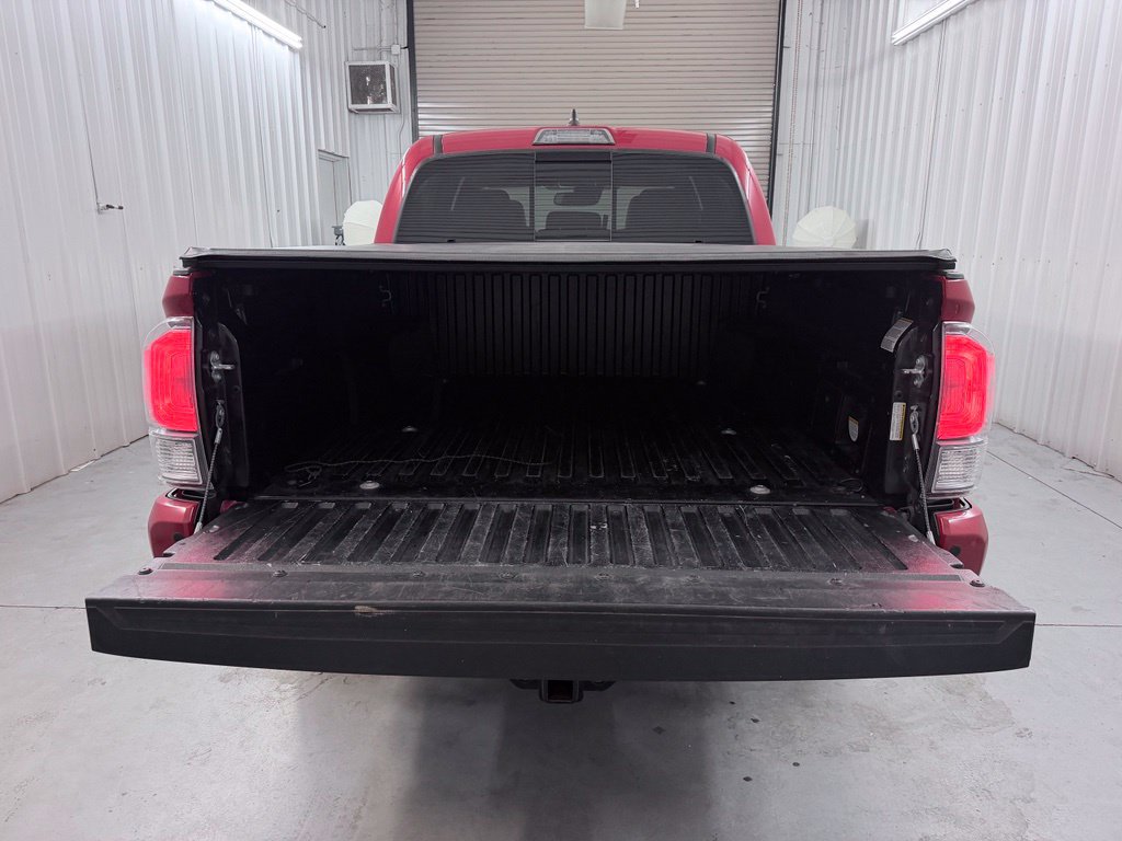 Used 2022 Toyota Tacoma TRD Sport w/ TRD Premium Sport Package AWD/4WD image 34