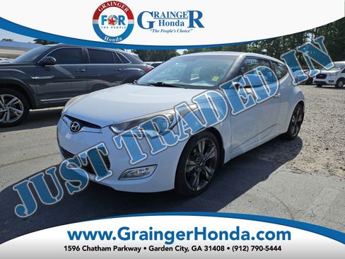 Used 2017 Hyundai Veloster Value Edition FWD image 1