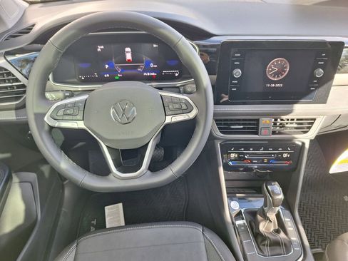New 2026 Volkswagen Taos SE image 20