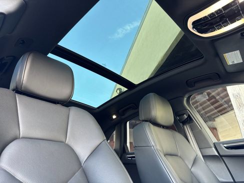 Certified 2025 Porsche Macan image 19