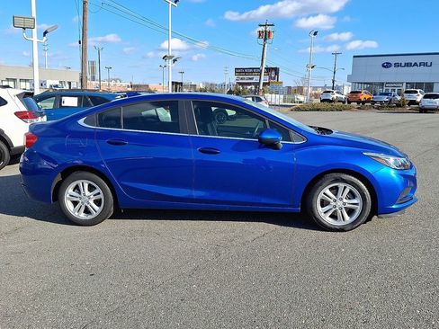 Used 2017 Chevrolet Cruze LT image 10