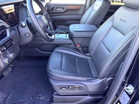 Used 2025 GMC Yukon Denali image 12