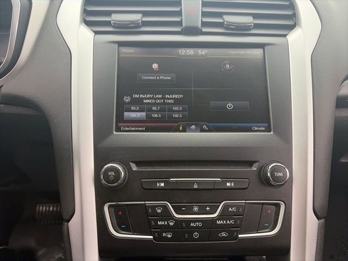 Used 2016 Ford Fusion SE image 7