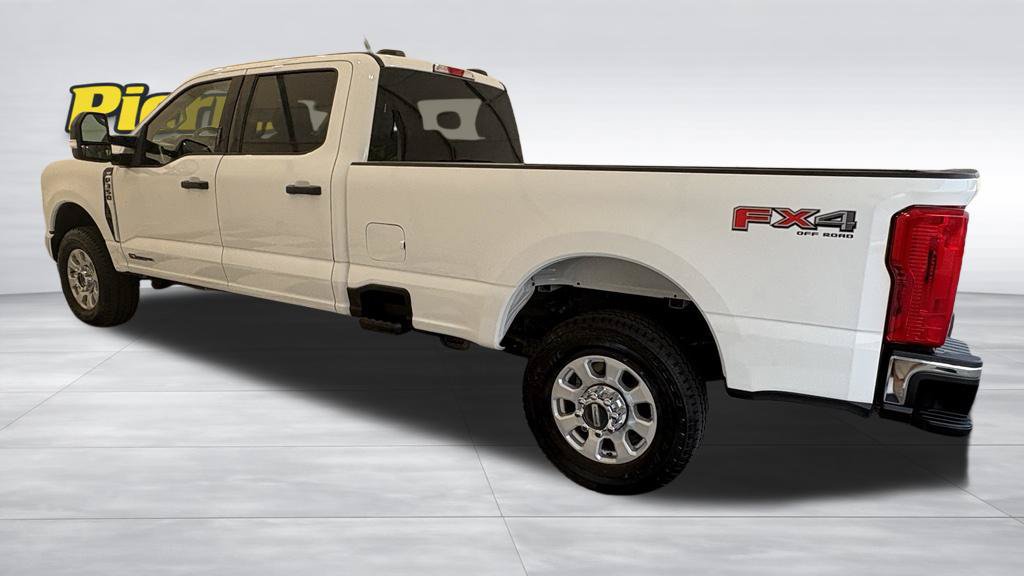 Used 2024 Ford F350 XLT w/ FX4 Off-Road Package AWD/4WD image 2