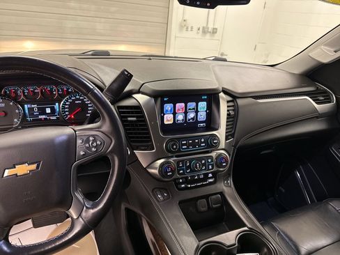 Used 2019 Chevrolet Tahoe LT w/ Luxury Package AWD/4WD image 12