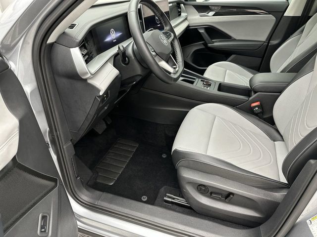Certified 2025 Volkswagen Tiguan SE AWD/4WD image 11