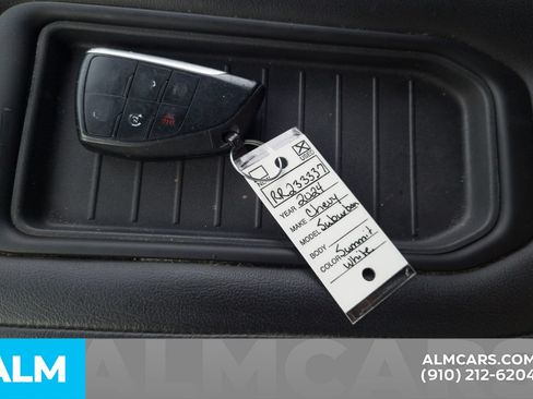Used 2024 Chevrolet Suburban LT RWD image 17