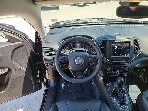 Used 2023 Jeep Cherokee Altitude Lux AWD/4WD image 18