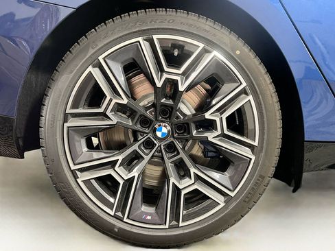 New 2026 BMW 550e xDrive w/ Executive Package image 36