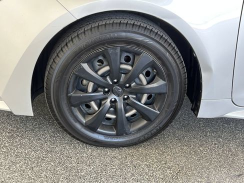 Used 2021 Toyota Corolla LE w/ Carpet Mat Package (TMS) FWD image 27