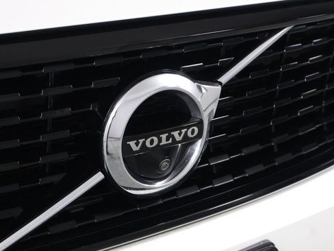 Certified 2022 Volvo XC40 T5 R-Design w/ Advanced Package AWD/4WD image 27