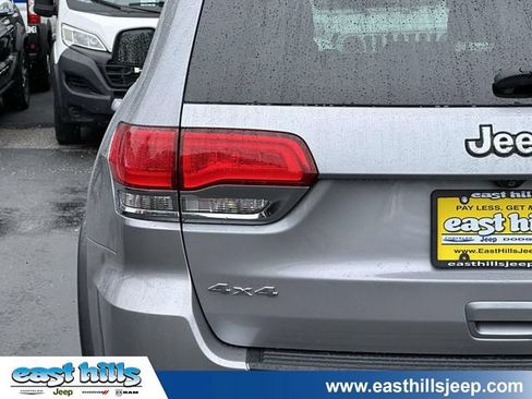 Certified 2018 Jeep Grand Cherokee Laredo AWD/4WD image 11