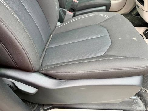 Used 2023 Chrysler Voyager LX FWD image 21