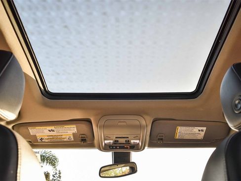 Used 2019 Chevrolet Equinox Premier image 15