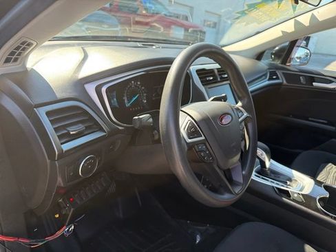 Used 2016 Ford Fusion SE FWD image 16