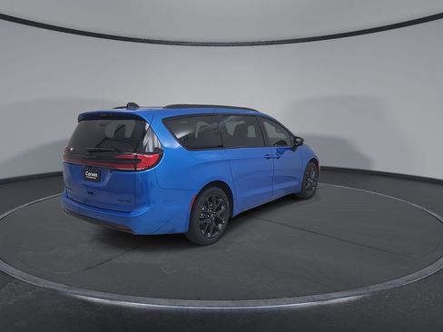 New 2026 Chrysler Pacifica Limited w/ S Appearance Package image 14