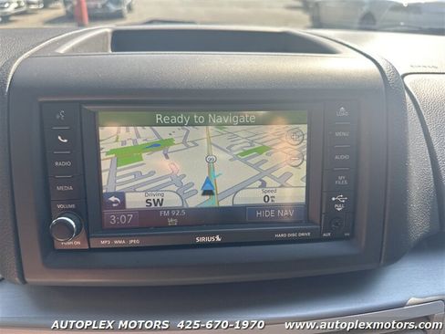 Used 2011 Volkswagen Routan SE image 27
