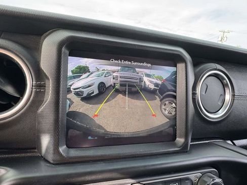 Used 2023 Jeep Wrangler Unlimited Sahara w/ Cold Weather Group AWD/4WD image 28