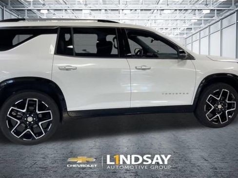 Used 2024 Chevrolet Traverse RS AWD/4WD image 2