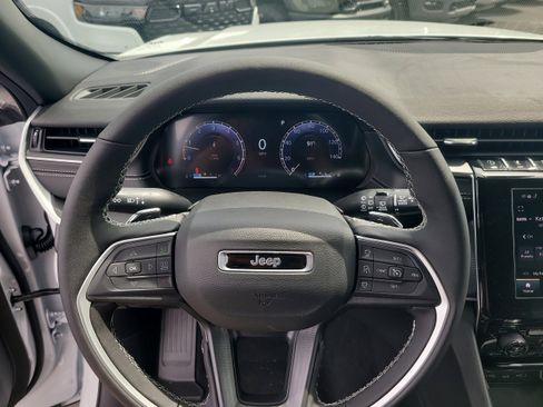 New 2025 Jeep Grand Cherokee L Altitude image 22