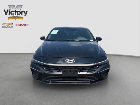 Used 2024 Hyundai Elantra SE FWD image 2
