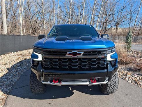 Used 2022 Chevrolet Silverado 1500 ZR2 w/ Technology Package image 8
