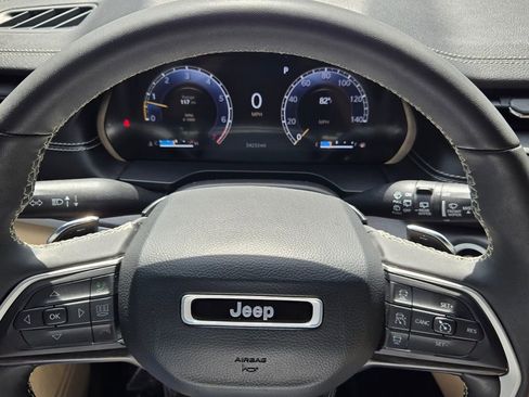 Used 2023 Jeep Grand Cherokee Limited RWD image 24