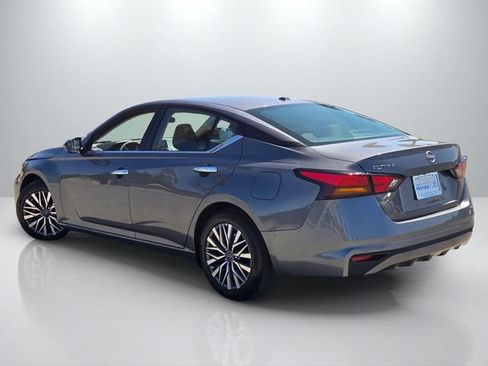 Used 2025 Nissan Altima 2.5 SV FWD image 6