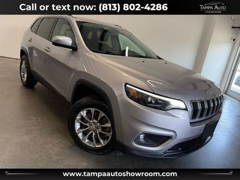 Used 2019 Jeep Cherokee Latitude Plus w/ Cold Weather Group AWD/4WD image 1