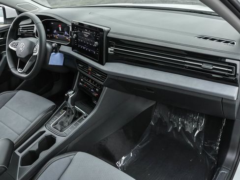 Used 2026 Volkswagen Jetta SE FWD image 33