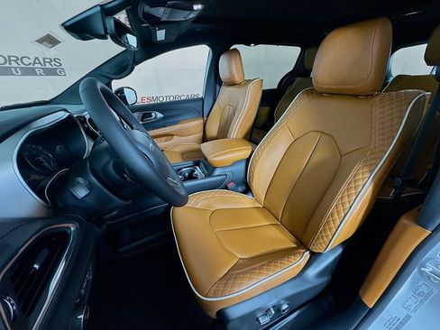 New 2026 Chrysler Pacifica Pinnacle image 22