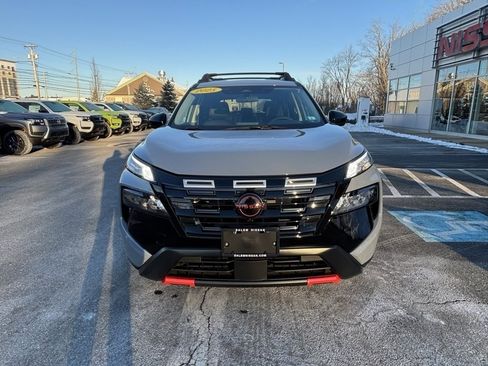Used 2025 Nissan Rogue SV image 8